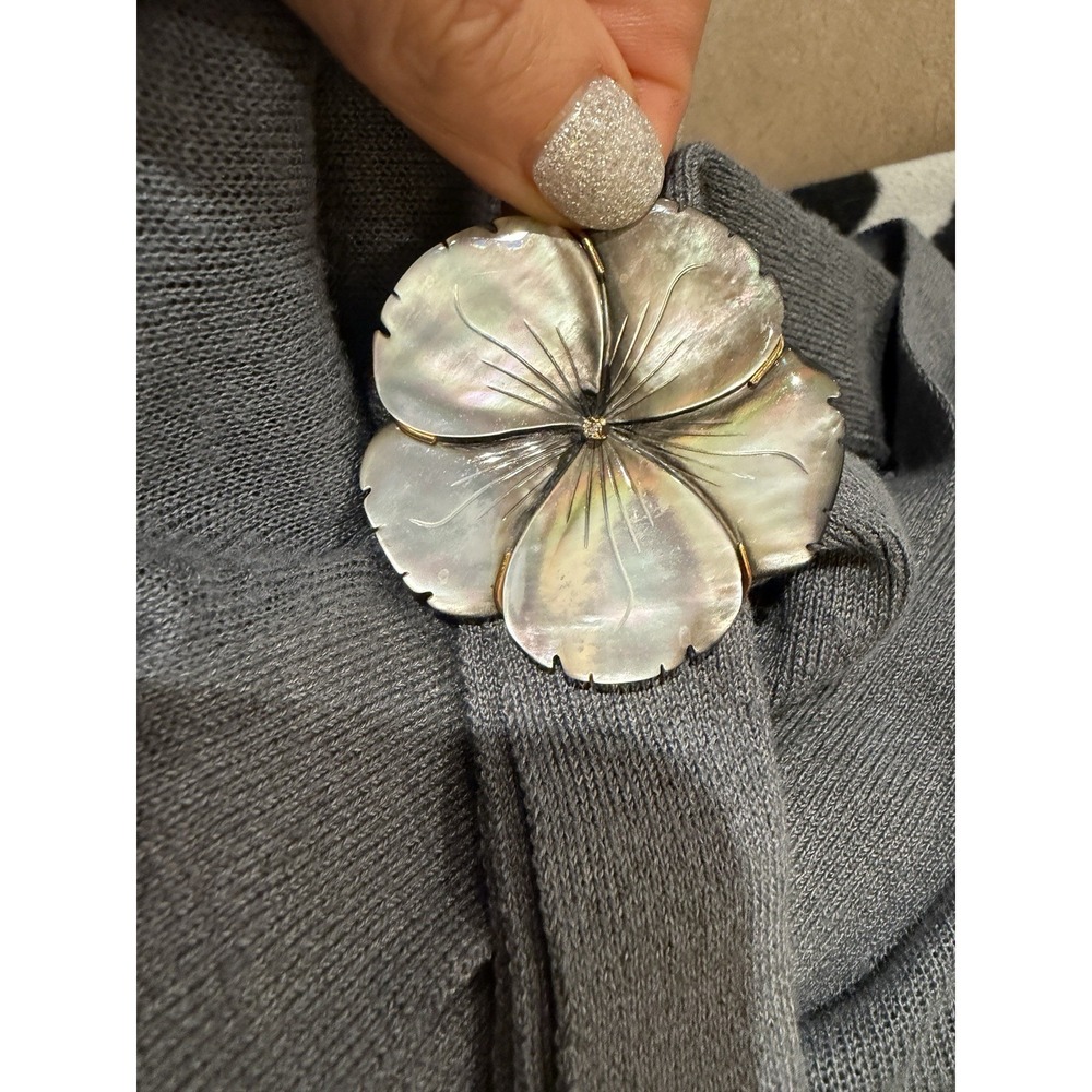 Women's Valentino Gray Linen Silk Short Sleeve Knit Sweater Top Flower Pin Small - Picture 11 of 14